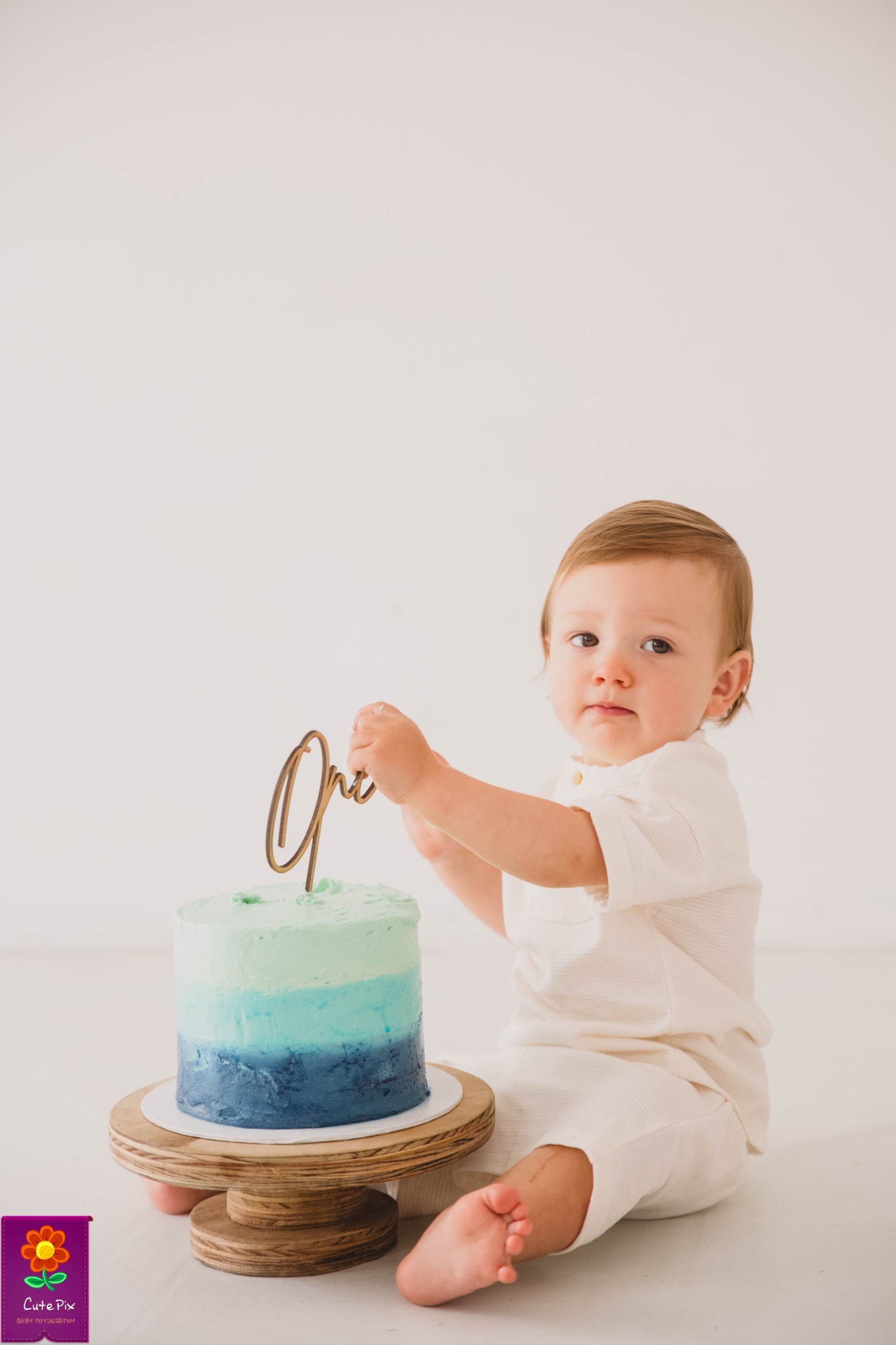Natural First Birthday session (Studio Portriat) - Image 8